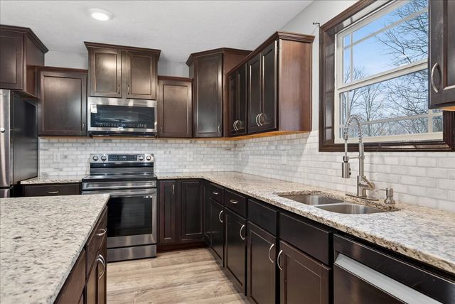 1163 Belvoir Ln, Clarksville, TN 37040