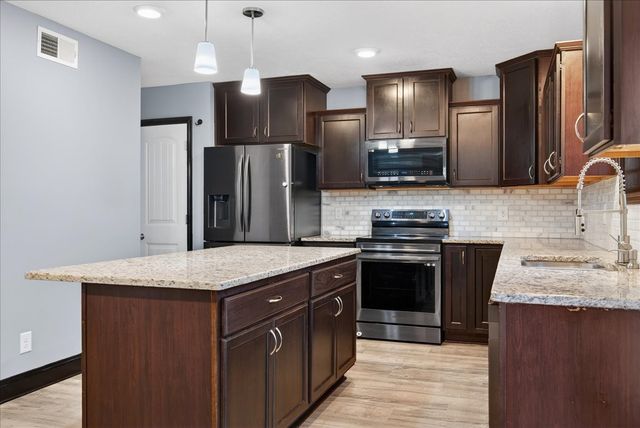 1163 Belvoir Ln, Clarksville, TN 37040