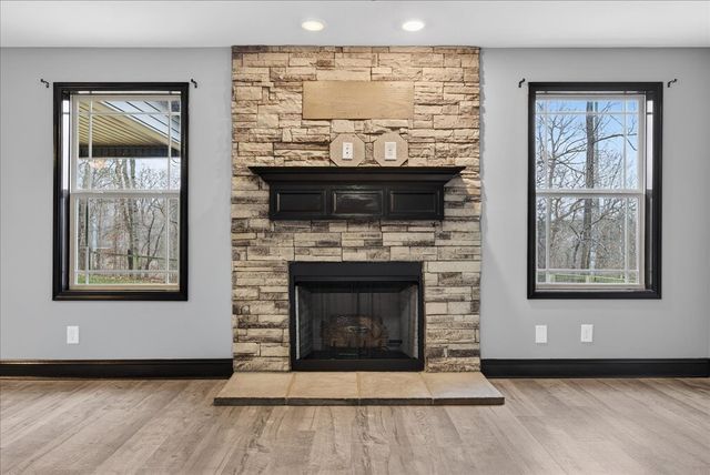 1163 Belvoir Ln, Clarksville, TN 37040