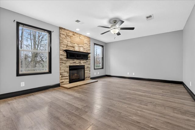 1163 Belvoir Ln, Clarksville, TN 37040