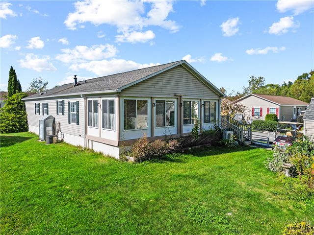 71 blackbird Street, Tiverton, RI 02878