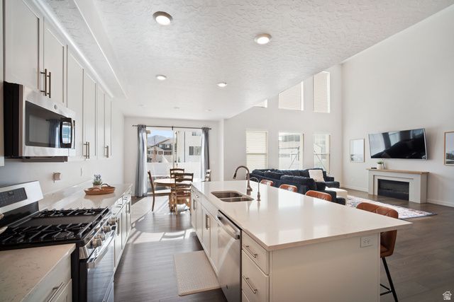 1991 S MOUNTAIN VIEW BLVD, Woods Cross, UT 84087