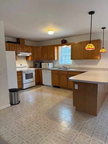 115 Flag Swamp Rd, Dartmouth, MA 02747