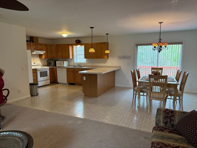 115 Flag Swamp Rd, Dartmouth, MA 02747