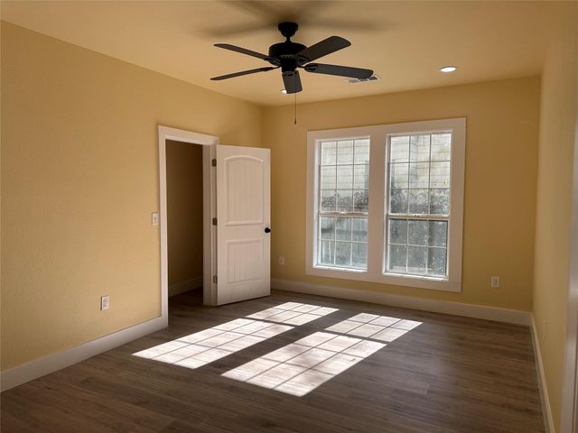 111 Pecan Street, Terrell, TX 75160