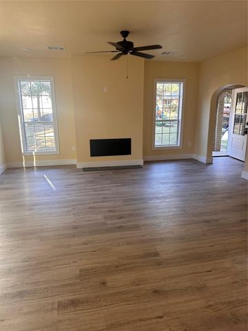 111 Pecan Street, Terrell, TX 75160