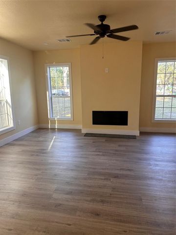 111 Pecan Street, Terrell, TX 75160