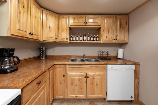 320 22nd Avenue S, Moorhead, MN 56560