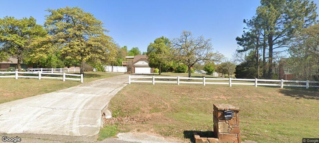 13727 Hummingbird Drive, Choctaw, OK 73020