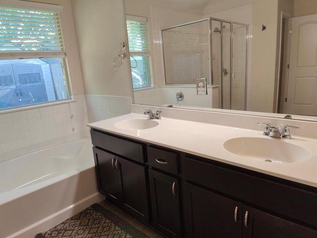 528 S Brook DR, Leander, TX 78641