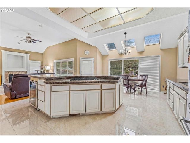 14234 Nw LAKESHORE Ct, Portland, OR 97229