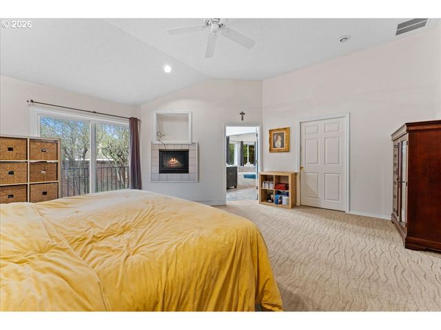 14234 Nw LAKESHORE Ct, Portland, OR 97229