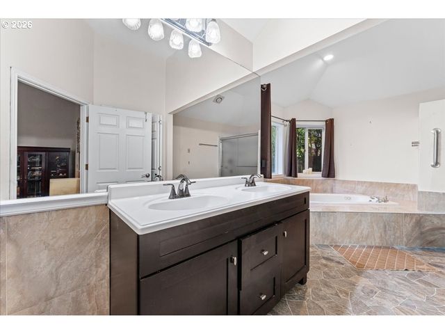 14234 Nw LAKESHORE Ct, Portland, OR 97229