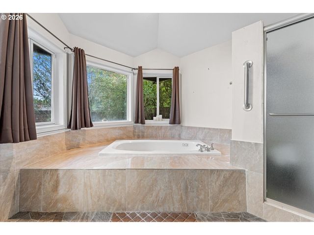 14234 Nw LAKESHORE Ct, Portland, OR 97229