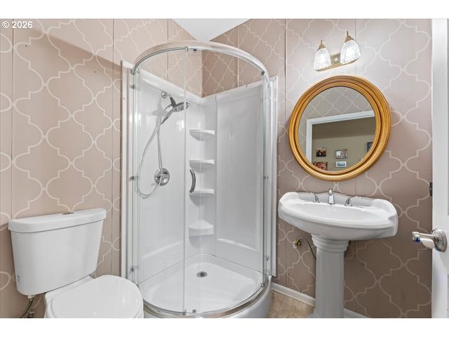 14234 Nw LAKESHORE Ct, Portland, OR 97229