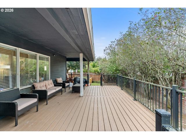 14234 Nw LAKESHORE Ct, Portland, OR 97229