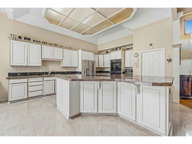 14234 Nw LAKESHORE Ct, Portland, OR 97229