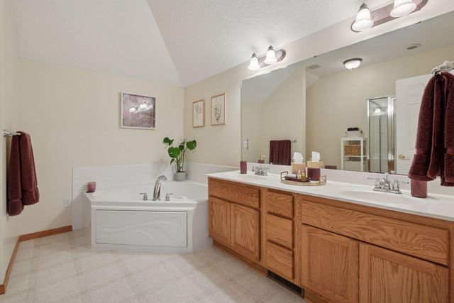 1612 Summit Hill, Eagan, MN 55122