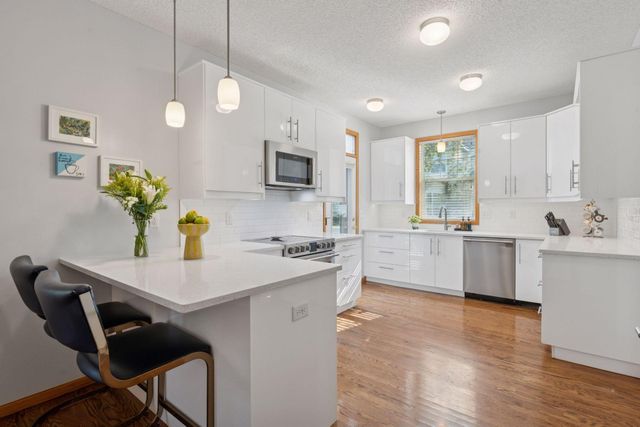 1612 Summit Hill, Eagan, MN 55122