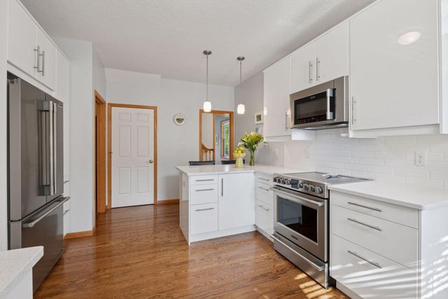 1612 Summit Hill, Eagan, MN 55122