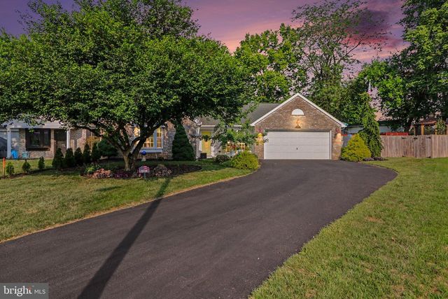 39 GREENSPRING DR, Mechanicsburg, PA 17050