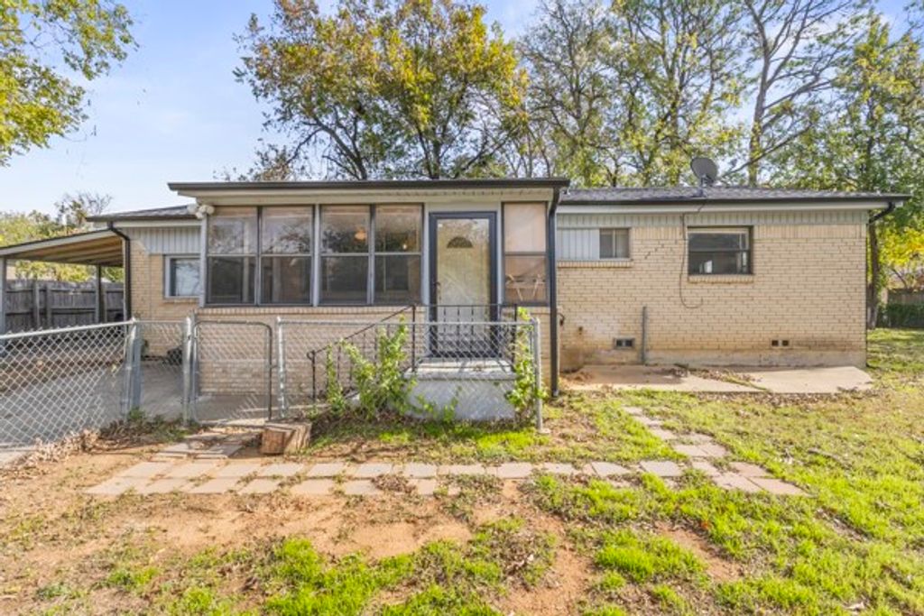 107 S Sheppard Drive, Euless, TX 76040