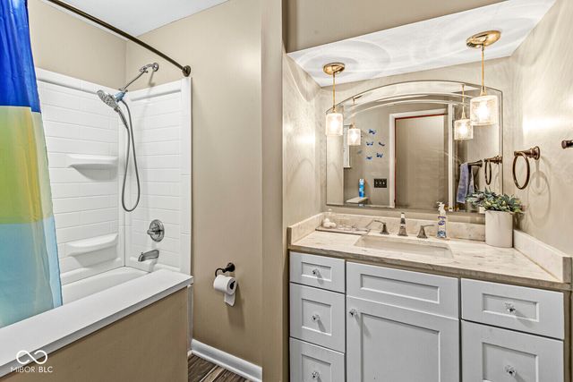 5727 Bar Del West Drive, Indianapolis, IN 46221