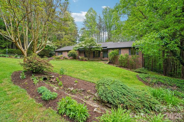 9 Westbridge Drive, Hendersonville, NC 28739