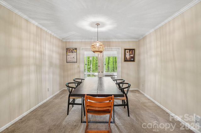 9 Westbridge Drive, Hendersonville, NC 28739