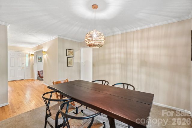 9 Westbridge Drive, Hendersonville, NC 28739