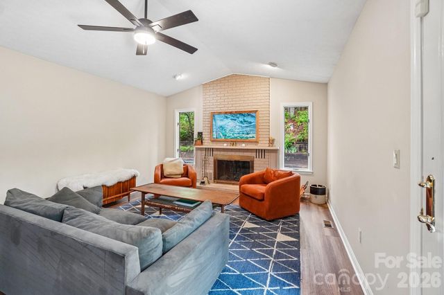 9 Westbridge Drive, Hendersonville, NC 28739