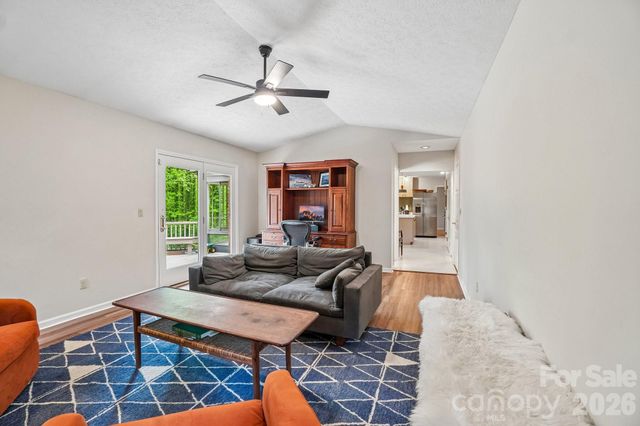 9 Westbridge Drive, Hendersonville, NC 28739