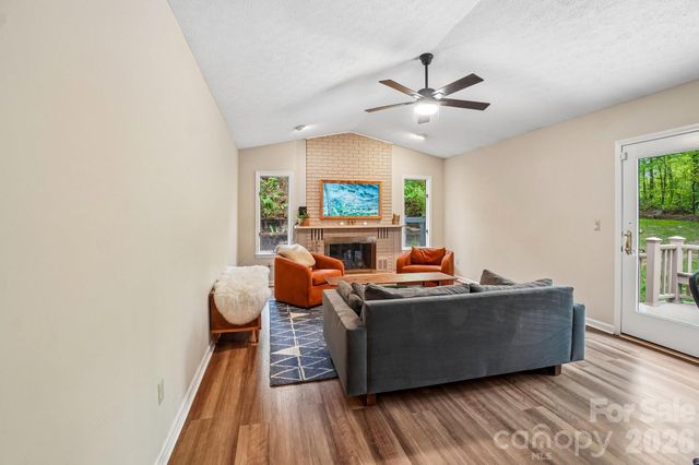 9 Westbridge Drive, Hendersonville, NC 28739