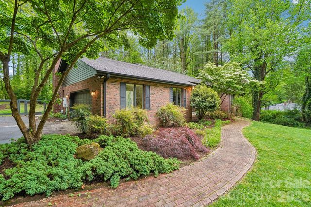 9 Westbridge Drive, Hendersonville, NC 28739
