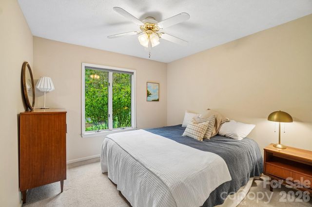 9 Westbridge Drive, Hendersonville, NC 28739