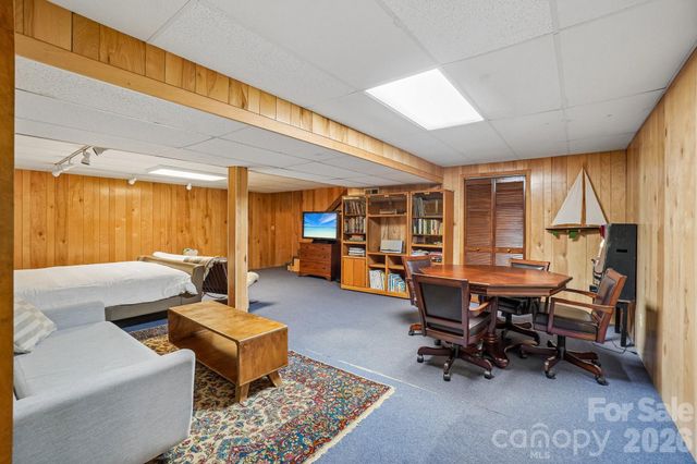 9 Westbridge Drive, Hendersonville, NC 28739