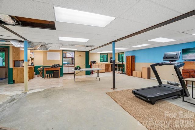 9 Westbridge Drive, Hendersonville, NC 28739