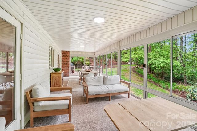 9 Westbridge Drive, Hendersonville, NC 28739