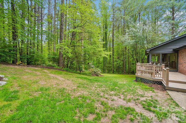 9 Westbridge Drive, Hendersonville, NC 28739