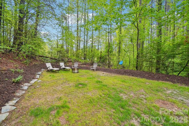 9 Westbridge Drive, Hendersonville, NC 28739