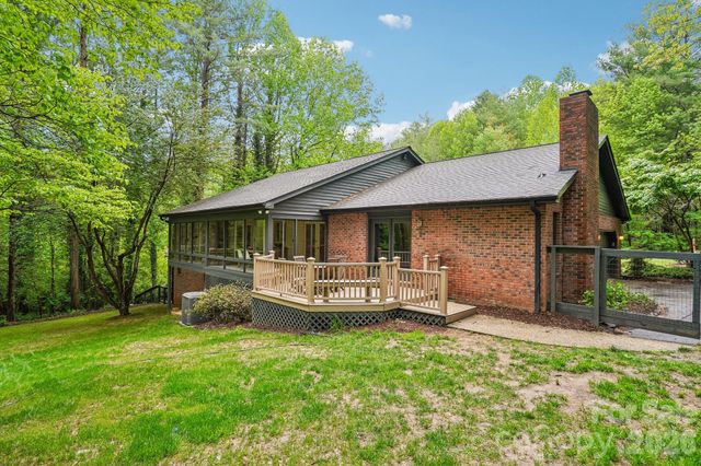 9 Westbridge Drive, Hendersonville, NC 28739