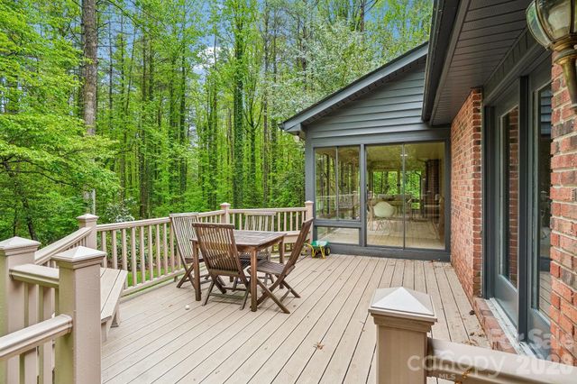 9 Westbridge Drive, Hendersonville, NC 28739