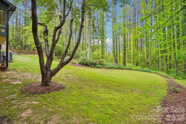 9 Westbridge Drive, Hendersonville, NC 28739
