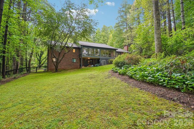 9 Westbridge Drive, Hendersonville, NC 28739