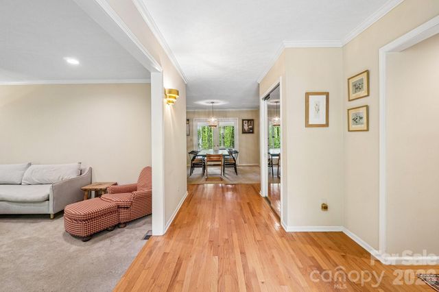 9 Westbridge Drive, Hendersonville, NC 28739