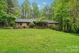 9 Westbridge Drive, Hendersonville, NC 28739