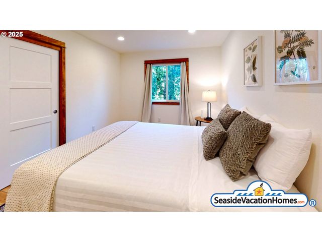 1560 S EDGEWOOD St, Seaside, OR 97138