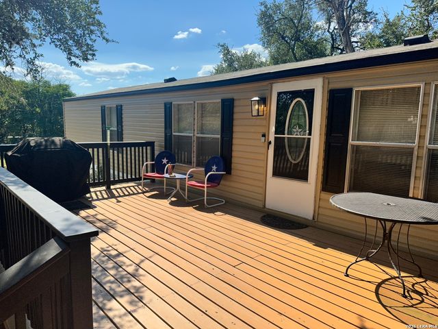 270 Buckhorn Dr, Canyon Lake, TX 78133