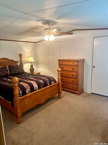 270 Buckhorn Dr, Canyon Lake, TX 78133