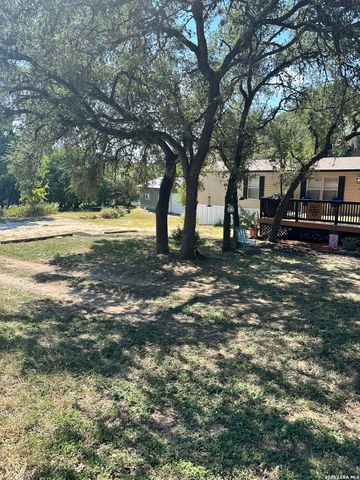 270 Buckhorn Dr, Canyon Lake, TX 78133